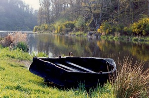 Barque de pêcheur au "pré aux iles "(Anzème)